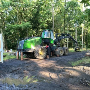Read more about the article Line boring a hole – a case study from the Czech Republic. How did we handle the failure of a John Deere harvester?