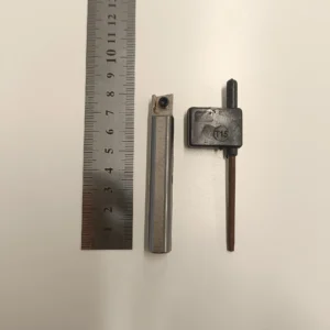 Couteau pour usinage des surfaces gauche Ø12mm -S12L80