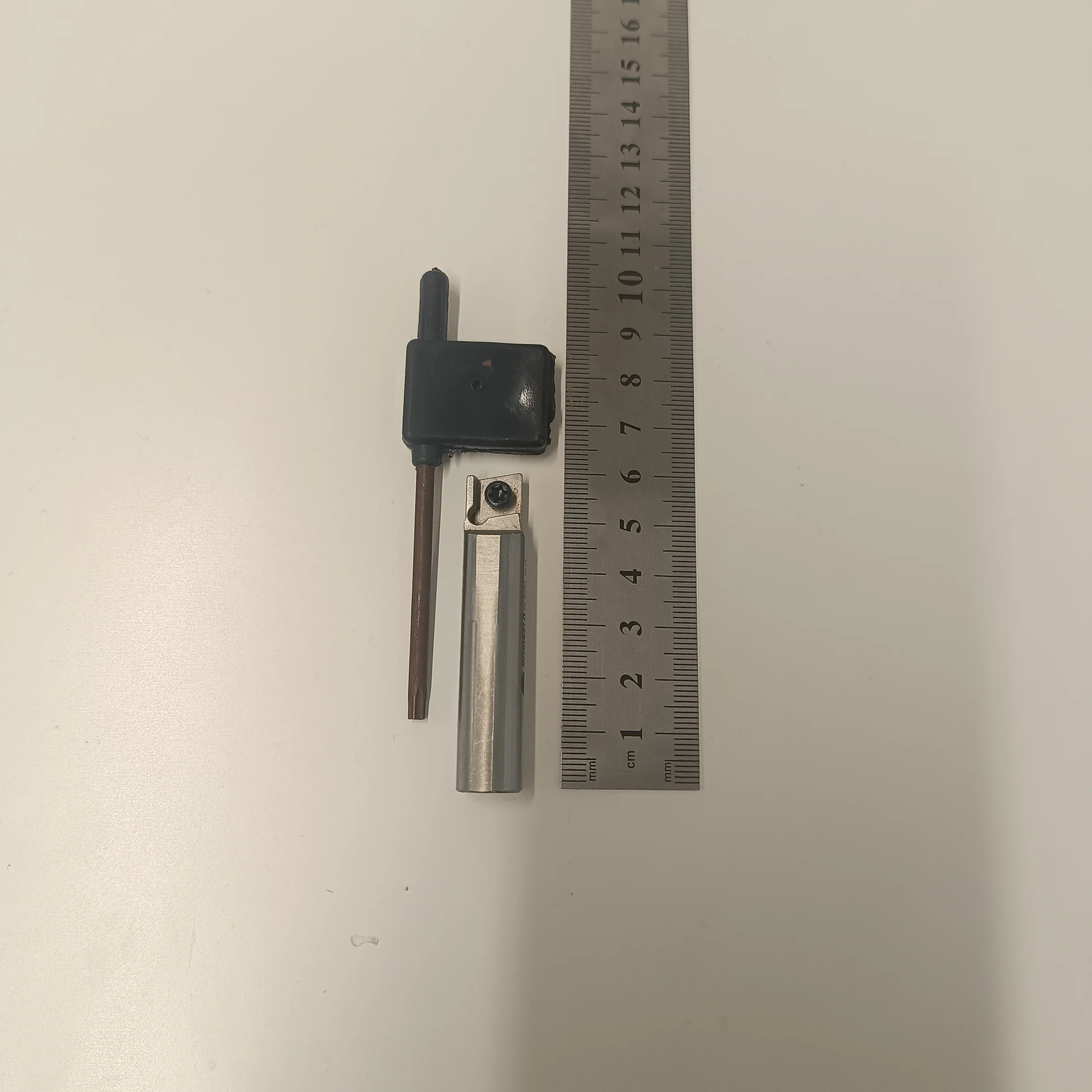 Outil de tournage S12L60 (Ø12 × 60 mm – gauche)